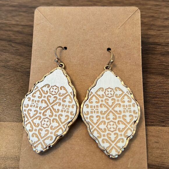 Unique and Intricately Carved Elegant Dangle Earrings - Picture 1 of 2